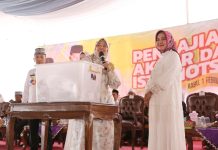Wagub Chusnunia Chalim dan Ibu Riana Sari Arinal Bersama Ribuan Masyarakat Ikuti Pengajian Akbar di Way Kanan