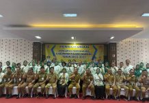 Pejabat Bupati Tulang Bawang Bapak Drs Qudrotul Ikhwan MM Mengukuhkan Pengurus Dekranasda Kabupaten Tulang Bawang Masa Bakti 2022 – 2027