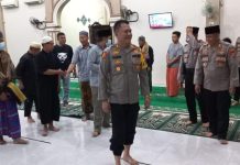 Kapolres Mesuji Polda Lampung Laksanakan Subuh Berjamaah Di Masjid Raya Demak