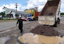 Sambut Idul Fitri Pemkab Mesuji Perbaiki Ruas jalan di Kabupaten Mesuji