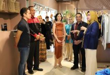 Buka Mini Exhibition Tapis di Legian Bali, Riana Sari Arinal Makin Yakin Tapis Lampung “Naik Kelas”