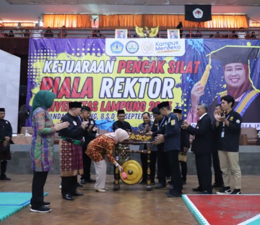 Prof. Lusmeilia Buka Kejuaraan Pencak Silat Piala Rektor Unila 2023