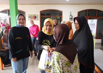 Dharma Wanita Persatuan Provinsi Lampung Salurkan Bantuan untuk Warga Terdampak Banjir, di Rajabasa, Bandarlampung
