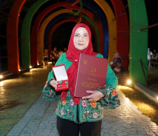 Walikota Bandar Lampung Eva Dwiana Raih Penghargaan Satyalancana Wira Karya