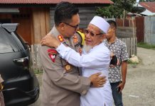 Peluk Hangat Kapolres SBB, Ustad Mohammad Assafiqih Apresiasi Perhatian Polres Untuk Para Santri