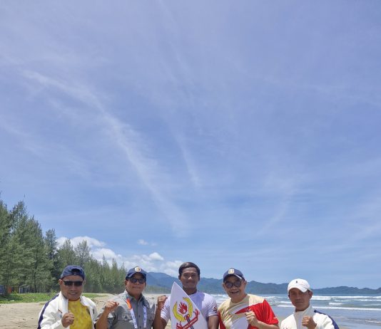Kunjungi 4 Atlet PON Lampung Cabor Selancar Ombak, Pj. Gubernur Samsudin Beri Semangat untuk Taklukkan Ombak Pantai Aceh dan Rebut Medali Emas