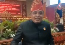 Rapat Paripurna DPRD Sambut HUT ke-33 Kabupaten Lampung Barat