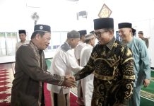 Pj. Gubernur Samsudin dan Ibu Maidawati Melaksanakan Salat Subuh Berjamaah di Masjid Al-Kautsar, Kuripan, Kota Agung, Tanggamus