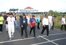 Pj. Gubernur Samsudin Lepas Jalan Sehat Bersama Dharma wanita persatuan Provinsi Lampung di Kantor Dinas Perhubungan Provinsi Lampung, Sabah Balau, Lampung Selatan