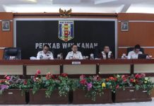 Sekretaris Daerah Kabupaten, Saipul, S.Sos.,M.IP didampingi Kepala Dinas Komunikasi, Informatika dan Persandian, Yusron Lutfi, S.H.,M.M menyambut Tim Visitasi Emonev Keterbukaan Informasi Publik Tingkat Provinsi Lampung Tahun 2024
