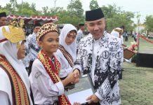 Pemerintah Kabupaten Way Kanan menggelar Upacara Peringatan Hari Guru dan HUT PGRI Ke-79 Tingkat Kabupaten Way Kanan Tahun 2024