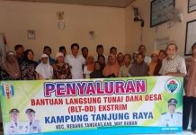 Kepala Kampung Tanjung Raya Salurkan BLT-DD Tahap Akhir Tahun 2024