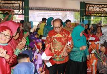 Disambut Meriah, Pj. Gubernur Samsudin Bermain Bersama Anak-Anak PAUD Pringsewu