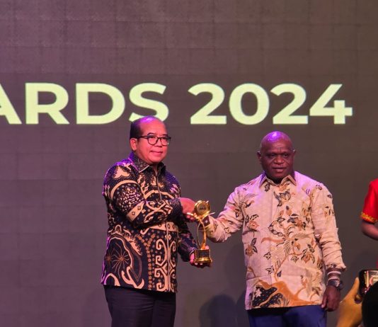 Dinilai Berhasil dalam Pengembangan Daerah dan Menjalin Hubungan Baik dengan Media Massa, Pj. Gubernur Samsudin Raih Penghargaan JMSI Award 2024