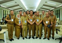 Lampung Utara Melesat. Pj. Bupati Aswarodi Torehkan Prestasi Gemilang di Hadapan Kemendagri”