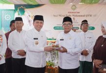 Pj. Gubernur Lampung Samsudin dan Pj. Gubernur Sumatera Utara Agus Fatoni Hadiri Acara Isra Mi’raj Nabi Muhammad SAW 1446 H dan Hari Lahir Pondok Pesantren Al Hikmah Istiqomah di Buay Bahuga, Way Kanan