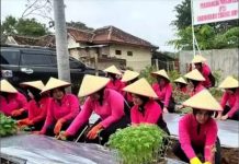 Launching Penguatan Program P2L, Bhayangkari Cabang Way Kanan Manfaatkan Tanam Sayur Mayur