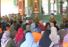 Berikan Arahan, Parosil Hadiahkan Umroh Kepada Petugas Kebersihan Lambar