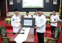 Gubernur Mirza Tunaikan Zakat Fitrah dan Zakat Mal, Juga Keluarkan Surat Edaran tentang Pelaksanaan Zakat Fitrah Tahun 2025 di Provinsi Lampung