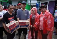 Kostiana Sambangi Warga Terdampak Banjir di Bandar Lampung