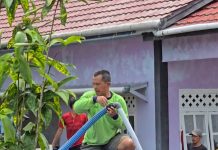 Parosil Apresiasi Penjual Air Deruman Turut Bejibaku Pemadaman Kebakaran di Gunung Sugih