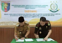 Gubernur Mirza Serahkan Surat Hibah Lahan di Kawasan Pusat Pemerintahan Kota Baru kepada Kajati Lampung Kuntadi