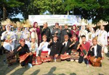 BUPATI LAMPUNG UTARA PIMPIN UPACARA PERINGATAN HARI PENDIDIKAN NASIONAL TAHUN 2025