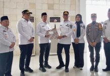 Pemkab Pesisir Barat Hibahkan Tanah dan Gedung Samsat Untuk Tingkatkan Pelayanan Publik