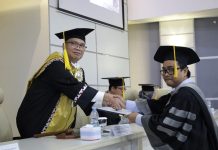 Dosen Unsera Raih Gelar Doktor dari Unila, Kupas MD&A dan Reaksi Pasar
