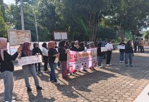 Aksi Damai Emak-Emak Tuntut Perlindungan Anak di Dinas Pendidikan Pesawaran