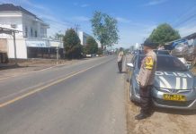 Polsek Blambangan Umpu Gelar Patroli Siang di Jalinsum Bumi Ratu