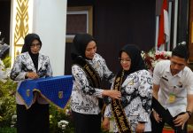 Ibunda Guru Provinsi Lampung Kukuhkan Hj. Elviana sebagai Penggerak Pendidikan di Mesuji