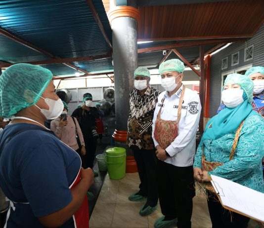 Pastikan MBG Berkualitas, Pj Gubernur Papua Agus Fatoni Tinjau SPPG di Kepulauan Yapen