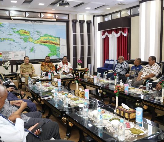 Perkuat Sinergi, Pj Gubernur Papua Agus Fatoni Silahturahmi dengan DPRP Bahas Percepatan Anggaran hingga Ajak Wujudkan PSU Damai