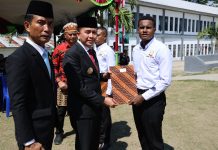 HUT RI ke-80, Pj Gubernur Agus Fatoni Serahkan Remisi kepada Ribuan Narapidana Papua