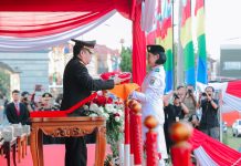 Upacara Penurunan Bendera Merah Putih dalam Rangka HUT RI ke-80 Berlangsung Khidmat di Lampung