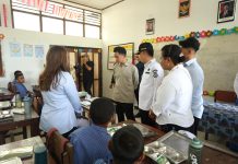 Pj Gubernur Papua Agus Fatoni Dampingi Wapres Gibran Tinjau Program MBG di SMP Negeri 2 Sentani