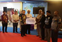 Pj Gubernur Papua Agus Fatoni Serahkan Bantuan ke Gereja Injil di Indonesia Holandia