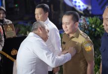 Kapolri Berikan Penghargaan PIN Emas Kedua Kalinya Kepada Pj Gubernur Papua Agus Fatoni