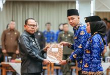 Sebanyak 1.082 PPPK Tahap II yang Tersebar di 29 OPD di Lingkungan Pemprov Tahun Anggaran 2024 secara Resmi Dilantik Serentak di 10 Lokasi Berbeda