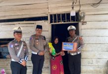 Wujudkan Kepedulian Sosial, Satlantas Polres Way Kanan Gelar Aksi Jumat Berkah