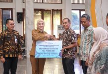 Wakil Gubernur Lampung Serahkan KUR ke Pelaku UMKM, Dukung Program Nasional Penciptaan Lapangan Kerja