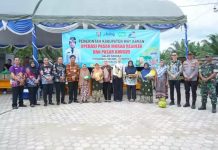 Bupati Ayu Asalasiyah Buka Operasi Pasar Murah Bersubsidi Kabupaten Way Kanan di Bahuga