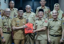 Gubernur Rahmat Mirzani Djausal Sambut Baik Pemaparan Pembangunan Kabupaten Lampung Barat yang Disampaikan Bupati Parosil Mabsus Terkait Infrastruktur Jalan, Sekolah Rakyat dan Hilirisasi Kopi