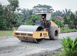 Dari Bangun Jalan Hingga Jaga Jalan: Strategi Gubernur Mirza Wujudkan Jalan Provinsi Mantap 98% di Lampung Tengah