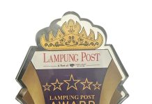 Bupati Lampung Utara Terima Penghargaan Sebagai Pioner Kemandirian Ekonomi Desa