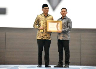Gubernur Lampung Rahmat Mirzani Djausal Raih Penghargaan Tokoh Penggerak Ekonomi Agrikultur dan Ketahanan Pangan Nasional pada KWP Award 2026