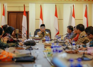 Gubernur Rahmat Mirzani Djausal Pimpin Rapat Pembahasan Arah Kebijakan Pendidikan di Provinsi Lampung, Minta Dewan Pendidikan Susun Grand Design Pendidikan Jangka Panjang yang Terarah, Terukur, dan Tepat Sasaran