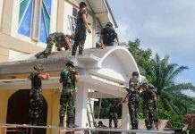 TNI Way Kanan Gotong Royong bersama Masyarakat Bukti Pengabdian
