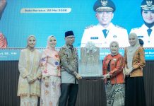 Gubernur Rahmat Mirzani Djausal Hadiri Acara Penyerahan Juara Lomba “Cawo Bubalah Lampung” dalam Rangka Hari Pendidikan Nasional 2026, Tanamkan Kecintaan terhadap Budaya dan Identitas Daerah